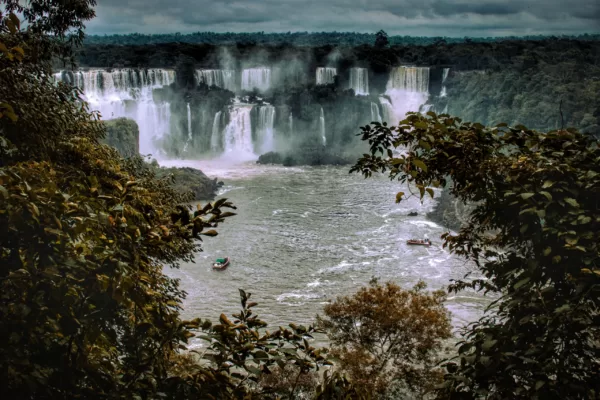 La Magia del Agua: Explorando el Parque Nacional Iguazú en Argentina